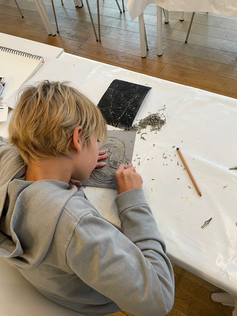 Fondation Giacometti -  Atelier de linogravure (ados) - Portraits tirés