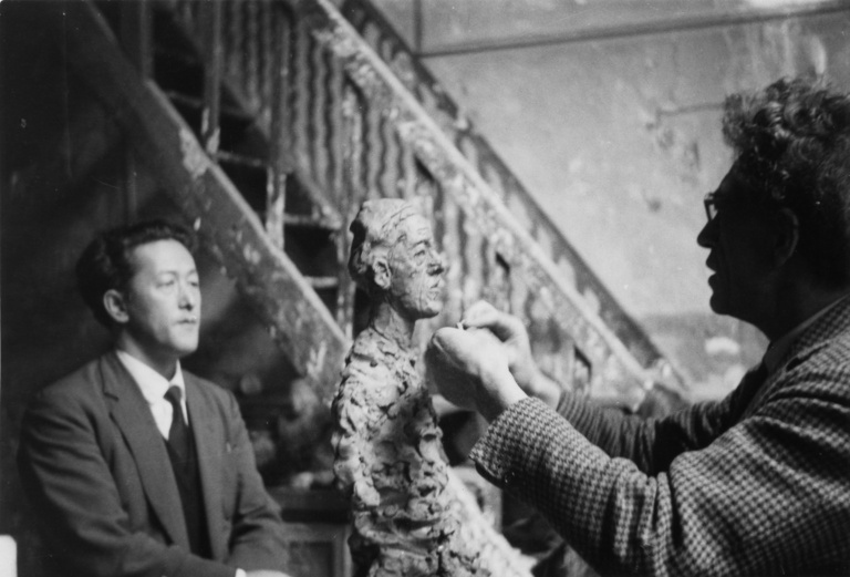 Fondation Giacometti -  Annette Giacometti, Yanaihara posant pour Alberto Giacometti dans son atelier, 1960, coll.Fondation Giacometti, Paris. 2011-0038