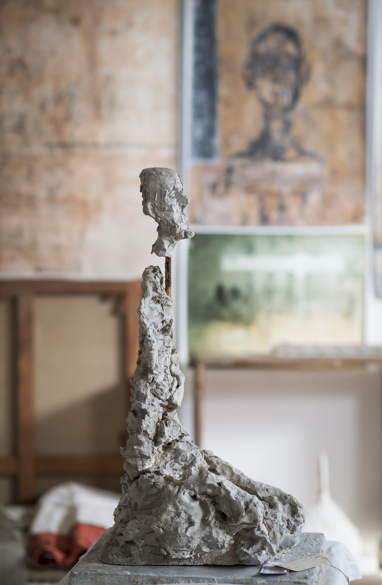 Fondation Giacometti -  Bust of a Seated Man (Lotar III), 1965-1966, earth, 69,50 x 40,50 x 34,00 cm. Reconstruction of the Studio