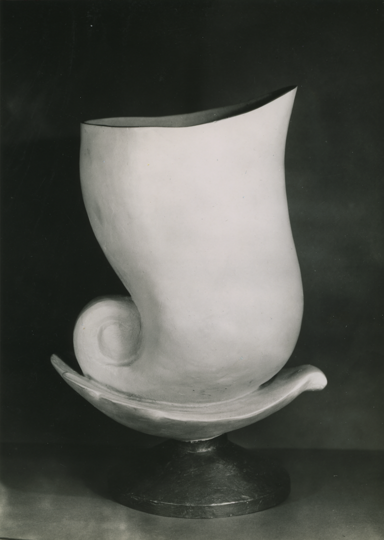 Fondation Giacometti -  Vase modèle "coquilles", 1935, plâtre, 37,00 x 27,00 cm, n°Inv.2006-0990 