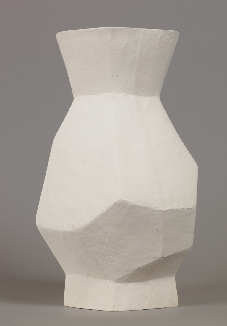Fondation Giacometti -  Vase modèle à facettes vers 1934, 38,00 x 25,00 cm, coll.Fondation Giacometti, Paris. 2005-0534