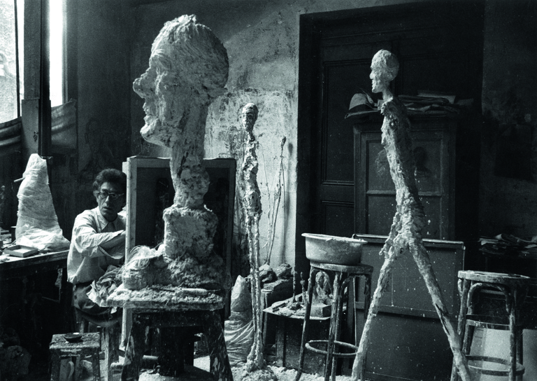 Fondation Giacometti -  Alberto Giacometti dans l’atelier
